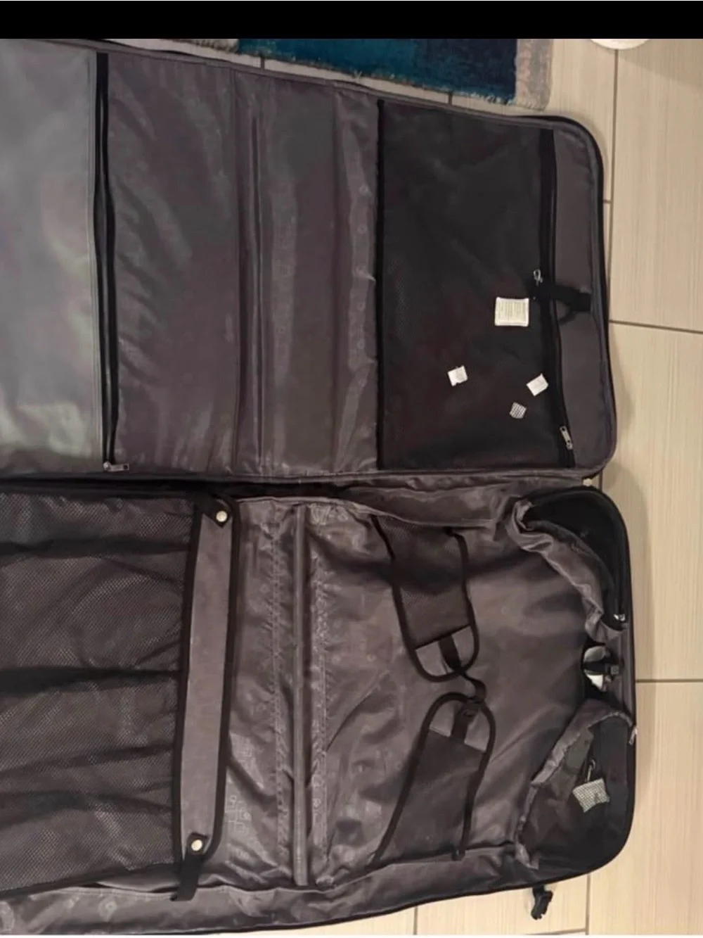 Samsonite Bifold Garment Bag 24x22x4 NWOT Black